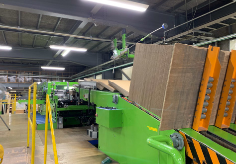 打ち抜き段ボールの製造マシン