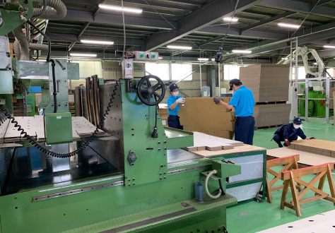 打ち抜き段ボールの製造マシン