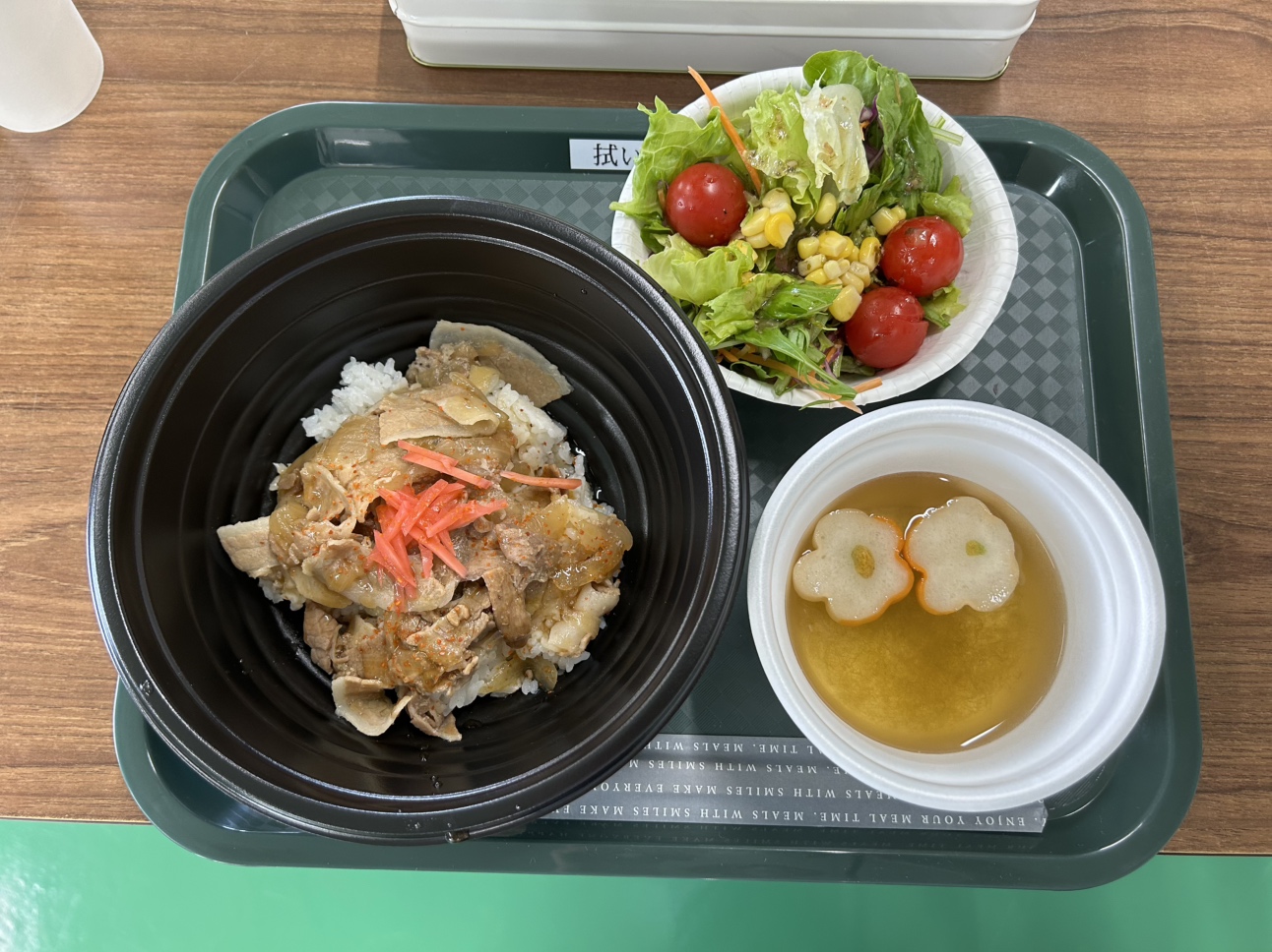 片桐紙器恒例のまかない！今回は「豚丼（サラダお吸い物付）」