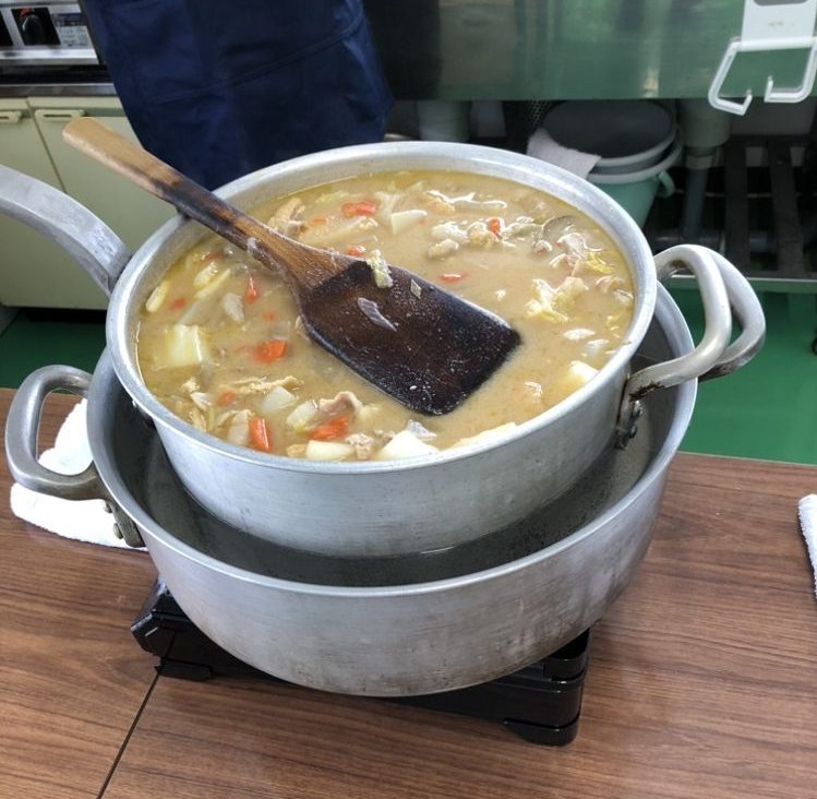 片桐紙器恒例のまかない！今回は「焼鯖＆豚汁セット」