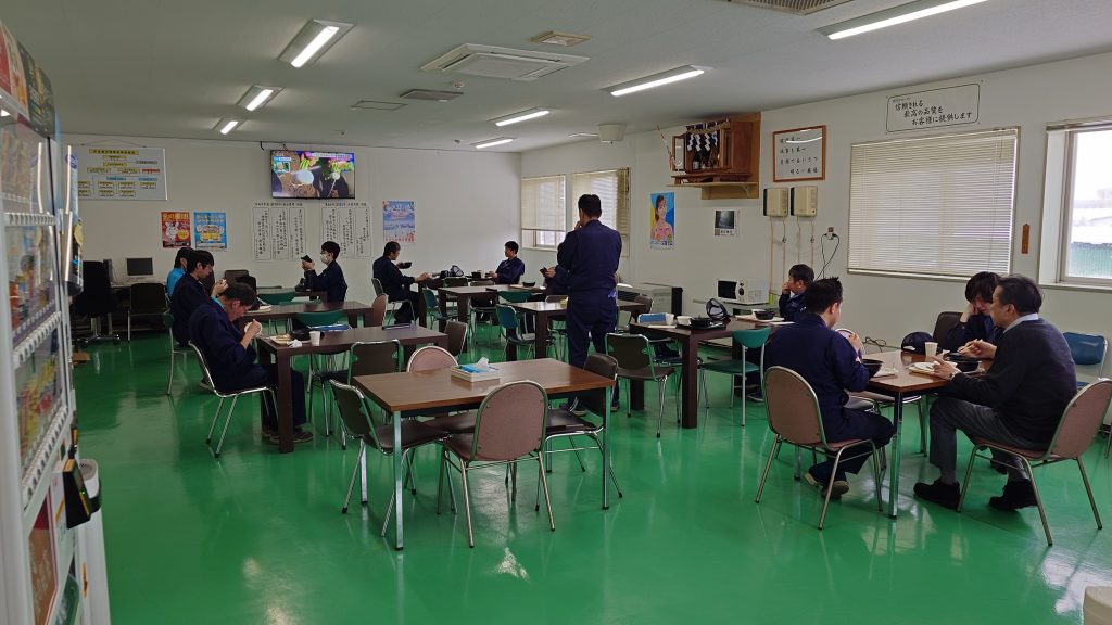 片桐紙器恒例のまかない！今回は「焼鯖＆豚汁セット」