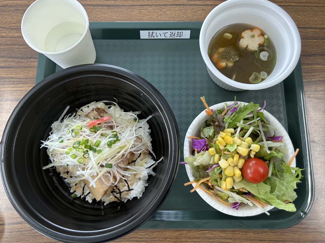 片桐紙器恒例のまかない！今回は「チャーシュー丼セット」