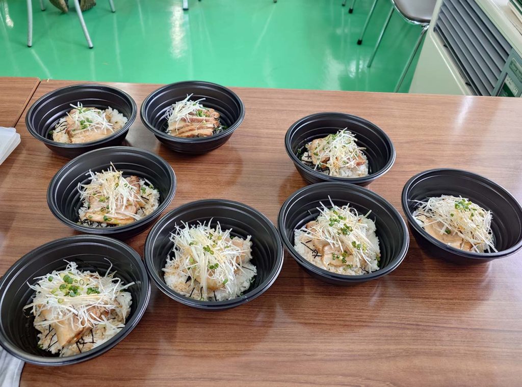 片桐紙器恒例のまかない！今回は「チャーシュー丼セット」
