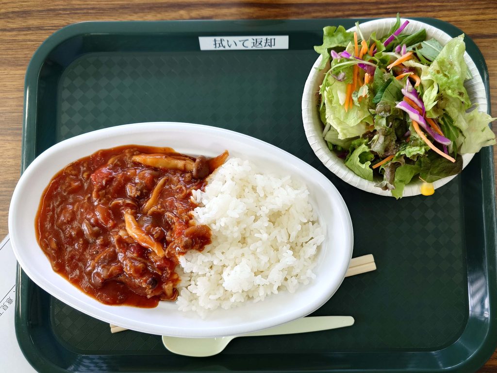 片桐紙器恒例のまかない！今回は「ハヤシライス＆サラダ」